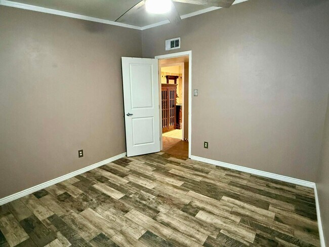 Building Photo - 8 Deborah Dr