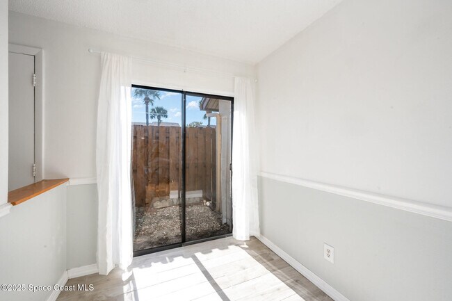 Building Photo - 2230 Golf Isle Dr