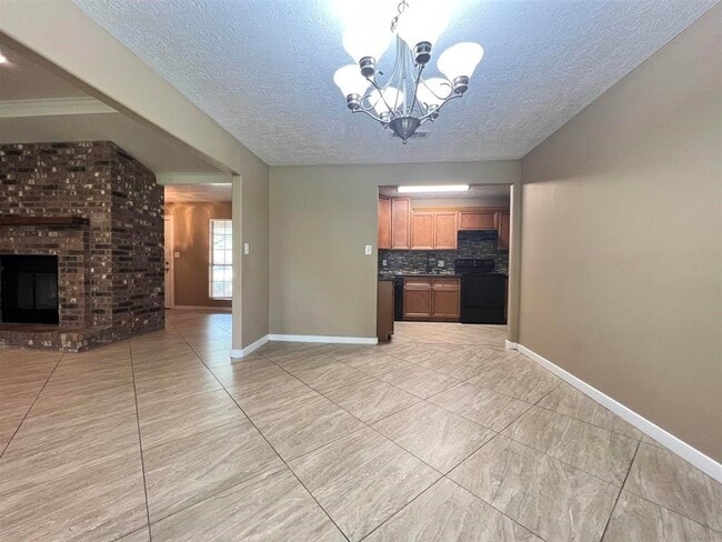 Building Photo - 12965 Larch Ln