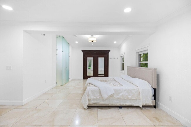 Building Photo - 12300 Old Cutler Rd