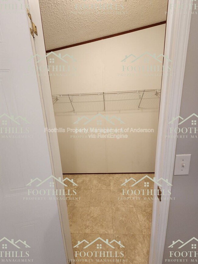 Building Photo - 240 Latham Dr
