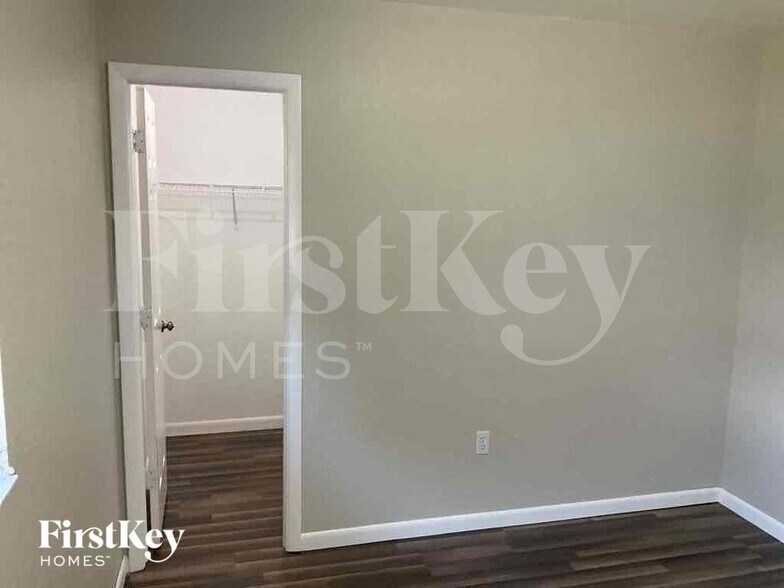 Building Photo - 820 Springview Ave NW