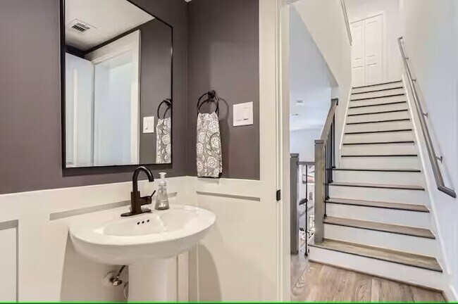 Building Photo - 1528 Chestnut St