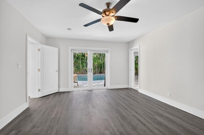 Building Photo - 954 SE 7th St