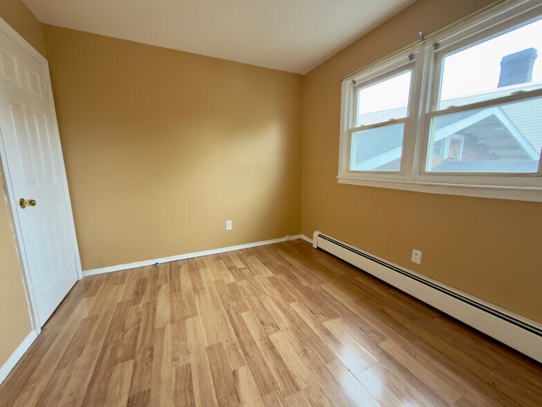Building Photo - 215 Seaview Ave