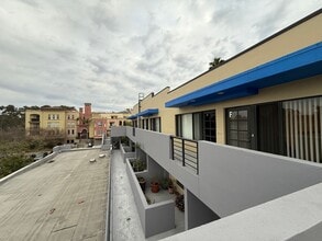 Building Photo - 1090 University Ave