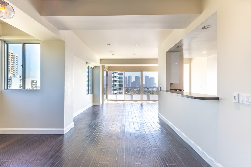 Building Photo - 10501 Wilshire Blvd