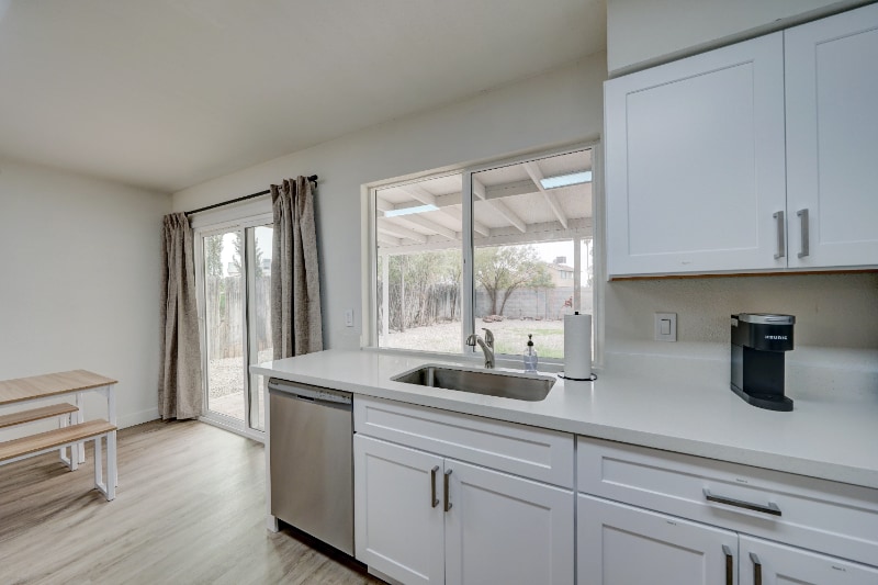 Building Photo - 2331 W Kathleen Rd