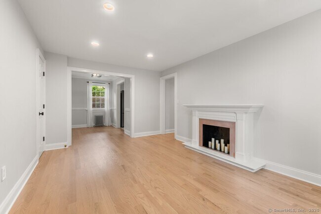 Building Photo - 10 Clarmore Dr