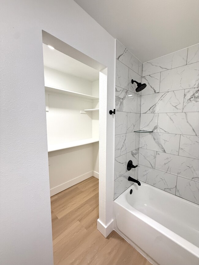 Building Photo - 1162 W Cato Springs Rd