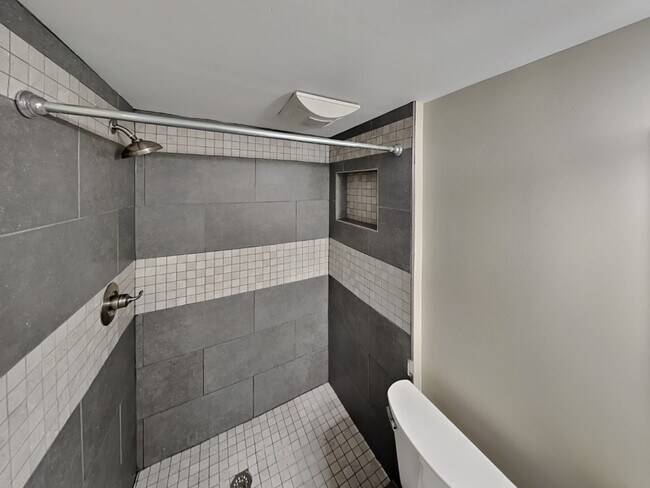 Building Photo - Lantern Square Apartments-A3