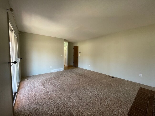 Building Photo - $0 DEPOSIT OPTION. 4BED/2.5BATH IN AURORA'S KINGSBOROUGH NEIGHBORHOOD