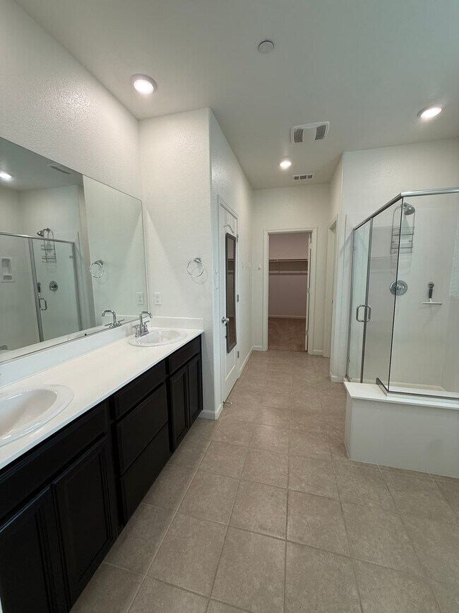 Building Photo - 2351 Hanson Dr