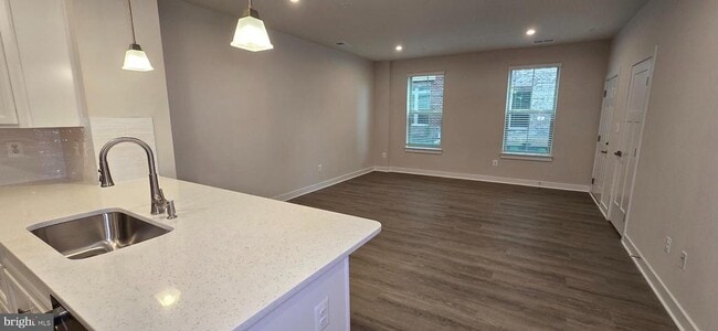 Building Photo - 2542 -A Verona Pl
