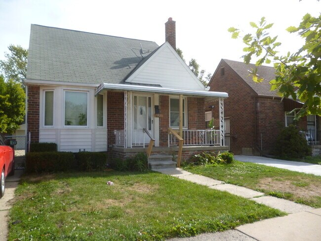 Building Photo - Detached Garage- 2 bathrooms - Section 8 Accepted !