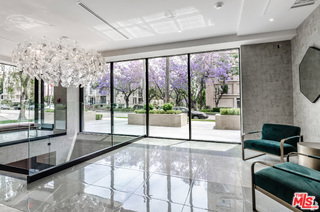 Building Photo - 105 S Doheny Dr