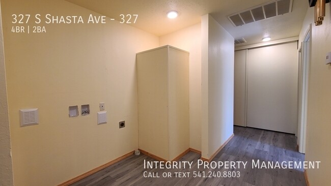 Building Photo - 327 S Shasta Ave