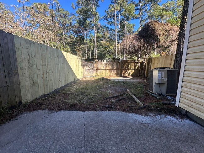 Building Photo - 320 Myrtlewood Cir