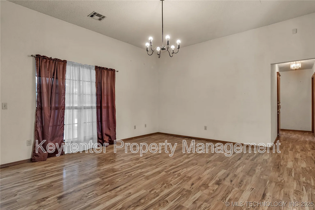 Building Photo - 9305 S Land Ave