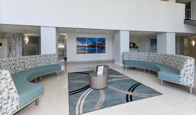 Building Photo - 405 N Ocean Blvd