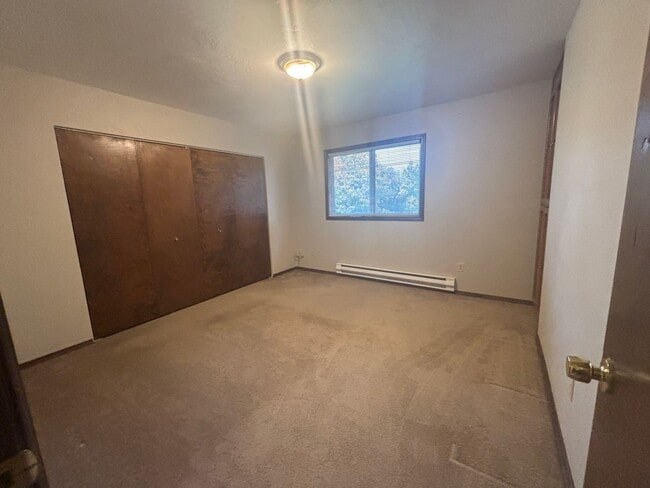 Building Photo - Cozy 3 Bedroom Duplex with Private Backyard