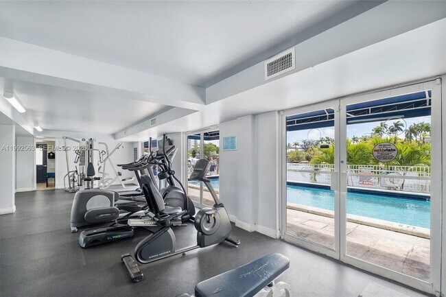 Building Photo - 1720 NW N River Dr