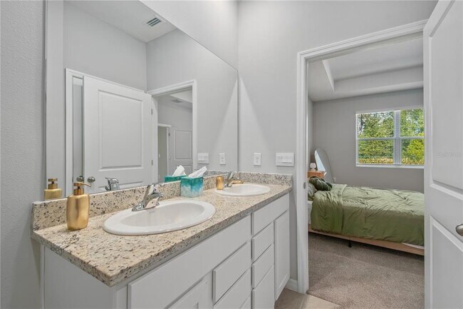 Building Photo - 5223 NW 48th Pl