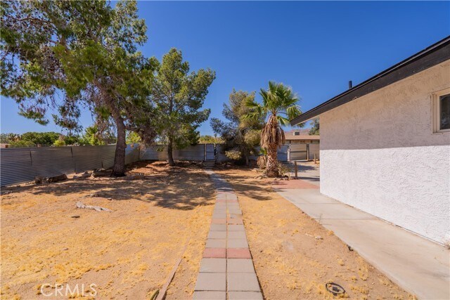 Building Photo - 61638 La Jolla Dr