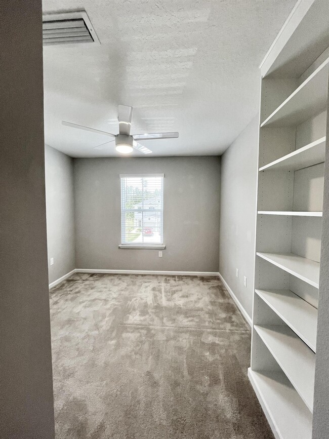 Building Photo - 150 Silver Fern Dr