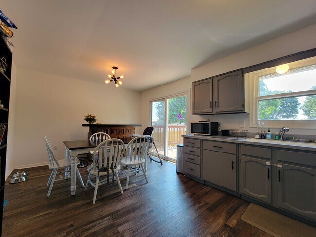 Building Photo - 350 Blue Bell Dr