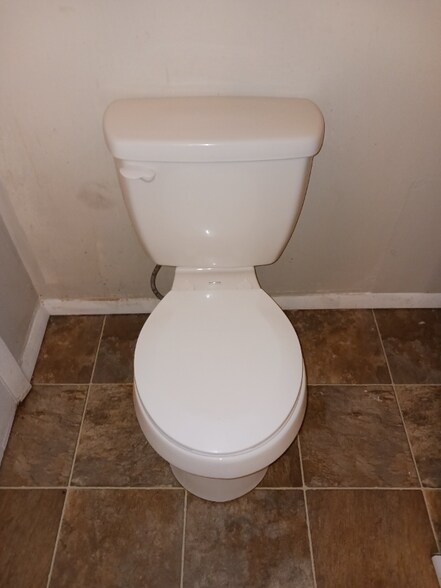 Building Photo - 615 W McClure Ave