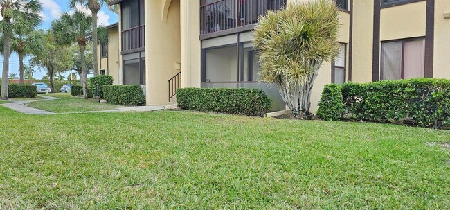 Primary Photo - 825 Sky Pine Way