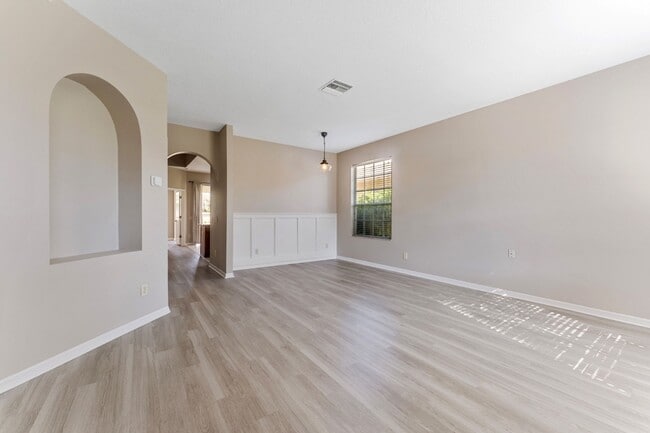 Building Photo - Absolutely stunning 3BR/2BA & 2-Car Garage home in highly sought-after Ballantrae community