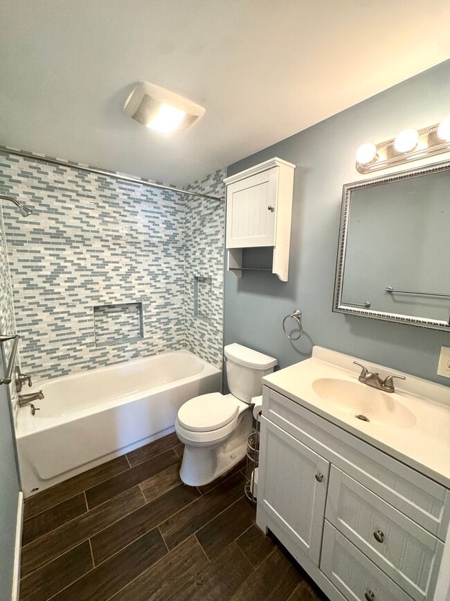 Building Photo - TWO BEDROOM HOME IN PARKLAND SCHOOLS