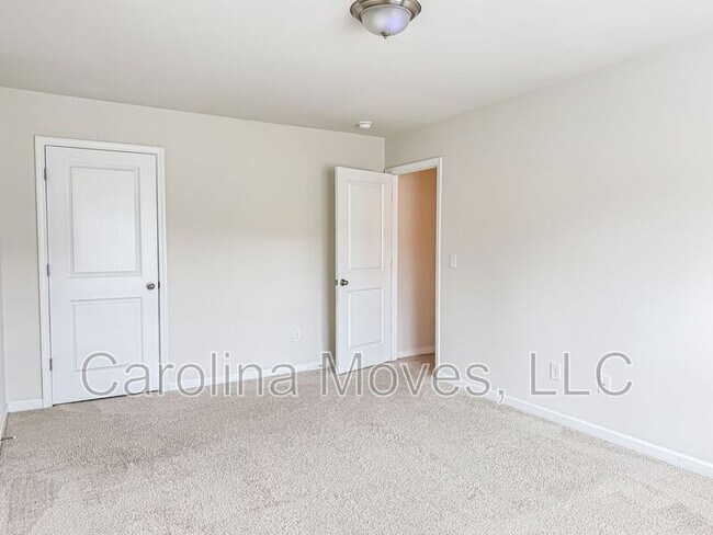 Building Photo - 537 Shrine Ct