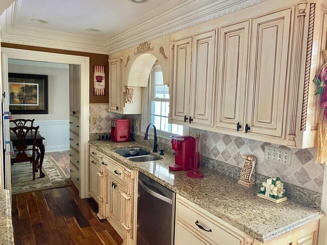 Building Photo - 1407 Camellia Dr