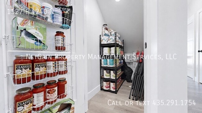 Building Photo - 1127 4240 N