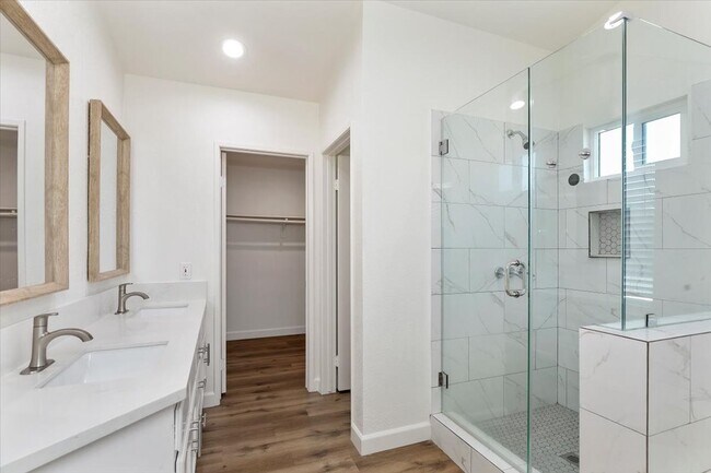 Building Photo - A move-in-ready family home in Riverside’s sought-after Orangecrest neighborhood