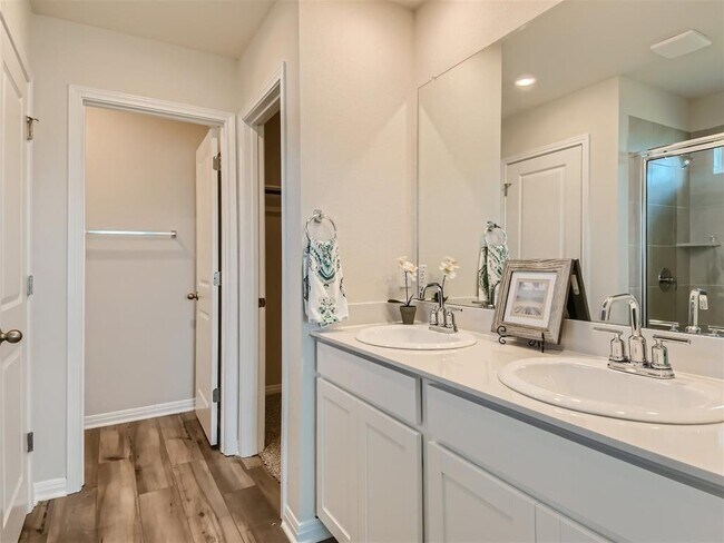 Building Photo - 512 Dayspring Cv