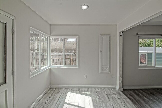 Building Photo - 11864 Manor Dr