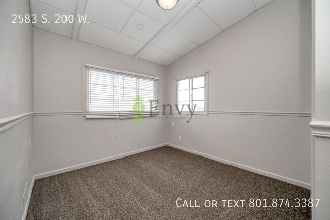 Building Photo - 2583 S 200 W