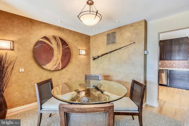 Building Photo - 317 S Union St