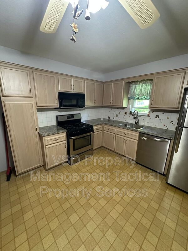 Building Photo - 6188 Cabrini Ln