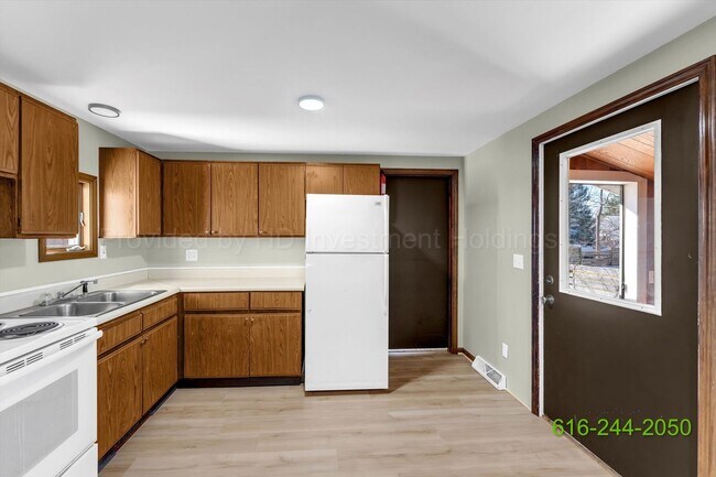 Building Photo - 110 W Elm St