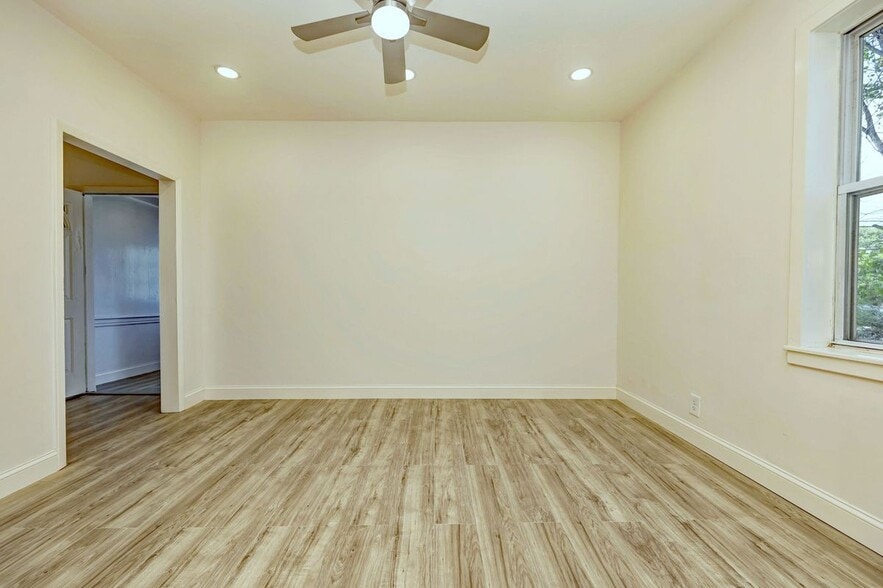Building Photo - 330 Naugatuck Ave
