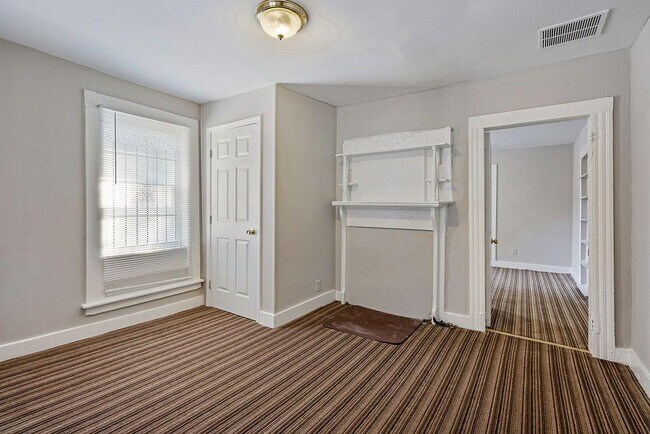 Building Photo - 184 Dahlia Ave NW