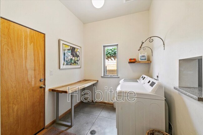 Building Photo - 6172 N Pierce Park Ln