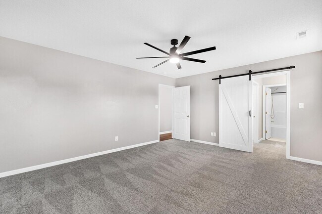 Building Photo - 213 E Ridge Ct