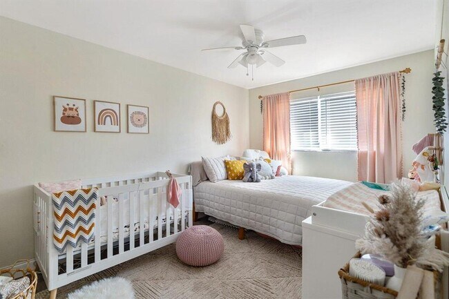 Building Photo - 2455 NE 51st St