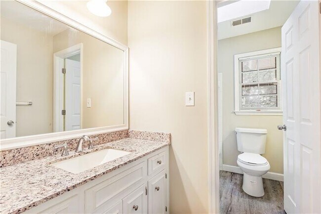 Building Photo - 919 Bridgegate Dr NE